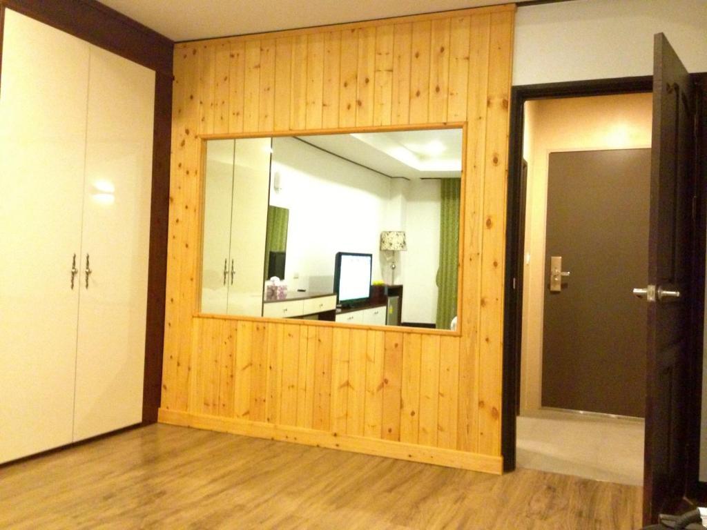Hotel Kan Kanchanaburi Zimmer foto