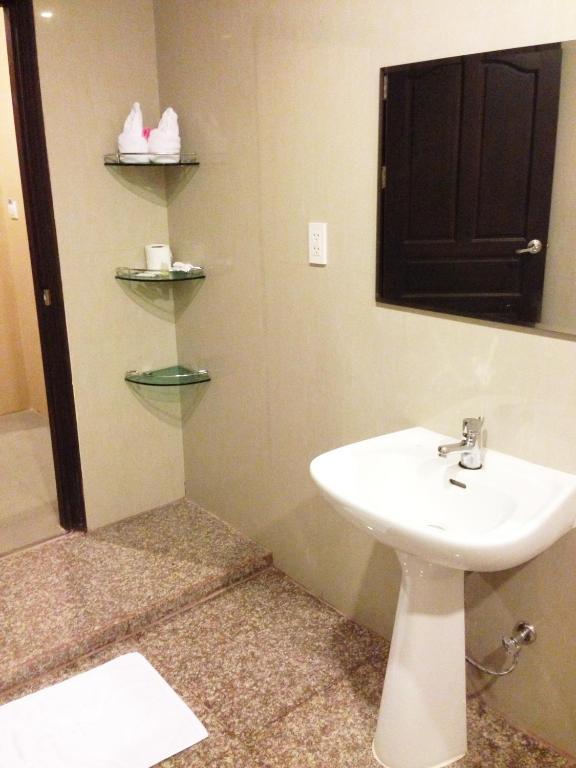 Hotel Kan Kanchanaburi Zimmer foto