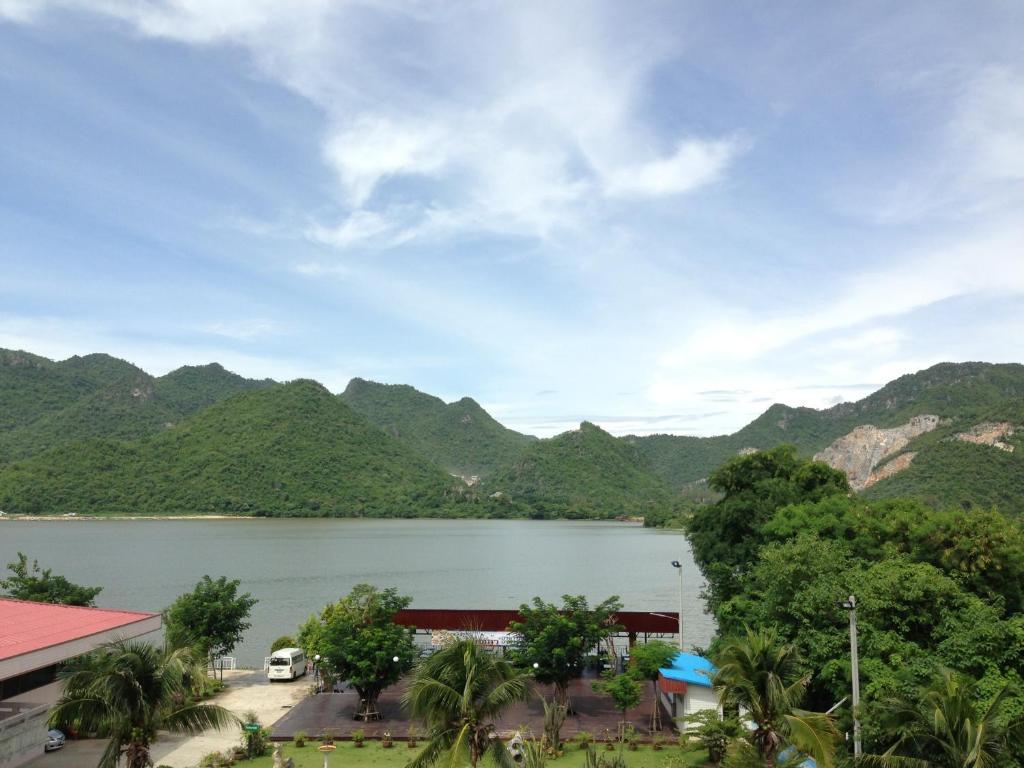 Hotel Kan Kanchanaburi Zimmer foto